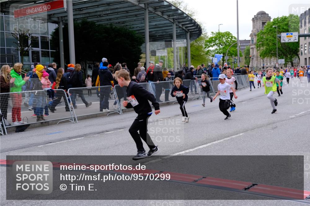 25.04.2026 - Das Zehntel Tim E. http://msf.ph/oto/9570299 25.04.2026 09:01:31 Ziel 1057, 1231, 1293, 1527, 1530, 1807, 1950, 1958, 2348, 2375, 2407, 2735, 2745, 2784, 2795, 3032, 3137, 3147, 3454, 3628, 3640, 3770, 3820, 3868, 3872, 3876, 3896, 3954, 3983 meine-sportfotos.de