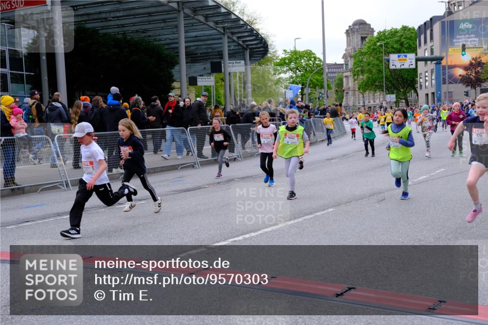 25.04.2026 - Das Zehntel Tim E. http://msf.ph/oto/9570303 25.04.2026 09:01:32 Ziel 1057, 1231, 1293, 1527, 1530, 1807, 1950, 1958, 2348, 2375, 2407, 2735, 2745, 2784, 2795, 3032, 3137, 3147, 3454, 3628, 3640, 3770, 3787, 3819, 3820, 3868, 3872, 3876, 3896, 3954, 3983 meine-sportfotos.de