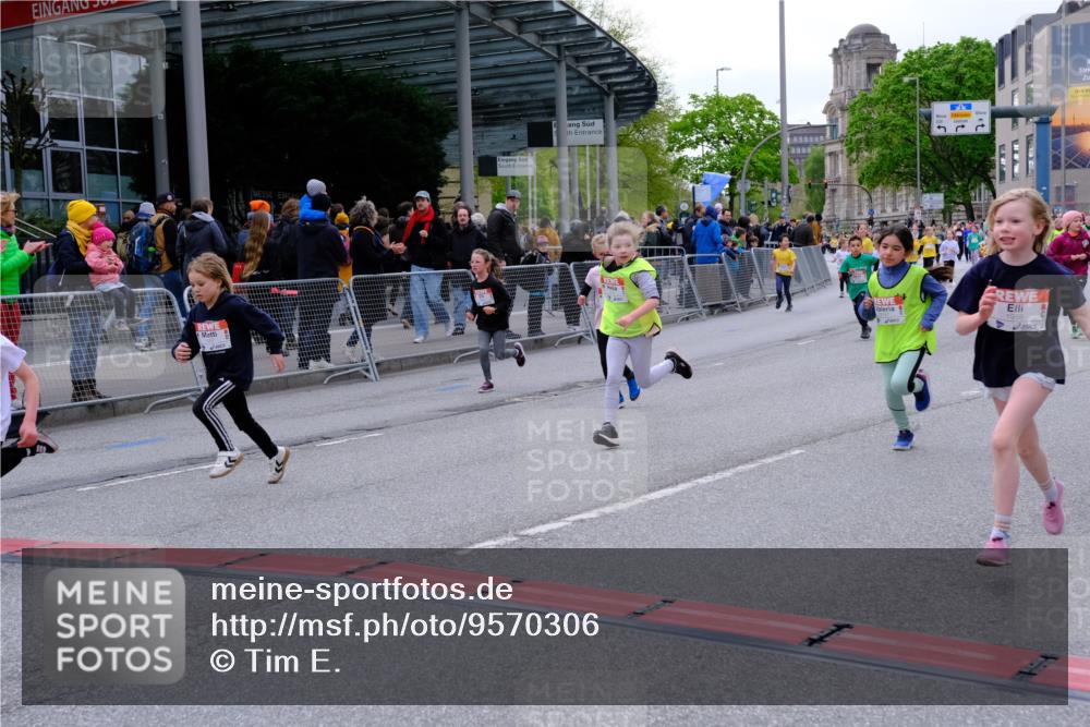 25.04.2026 - Das Zehntel Tim E. http://msf.ph/oto/9570306 25.04.2026 09:01:32 Ziel 1057, 1231, 1293, 1527, 1530, 1807, 1950, 1958, 2348, 2375, 2407, 2735, 2745, 2784, 2795, 3032, 3137, 3147, 3454, 3628, 3640, 3770, 3787, 3819, 3820, 3868, 3872, 3876, 3896, 3954, 3983 meine-sportfotos.de