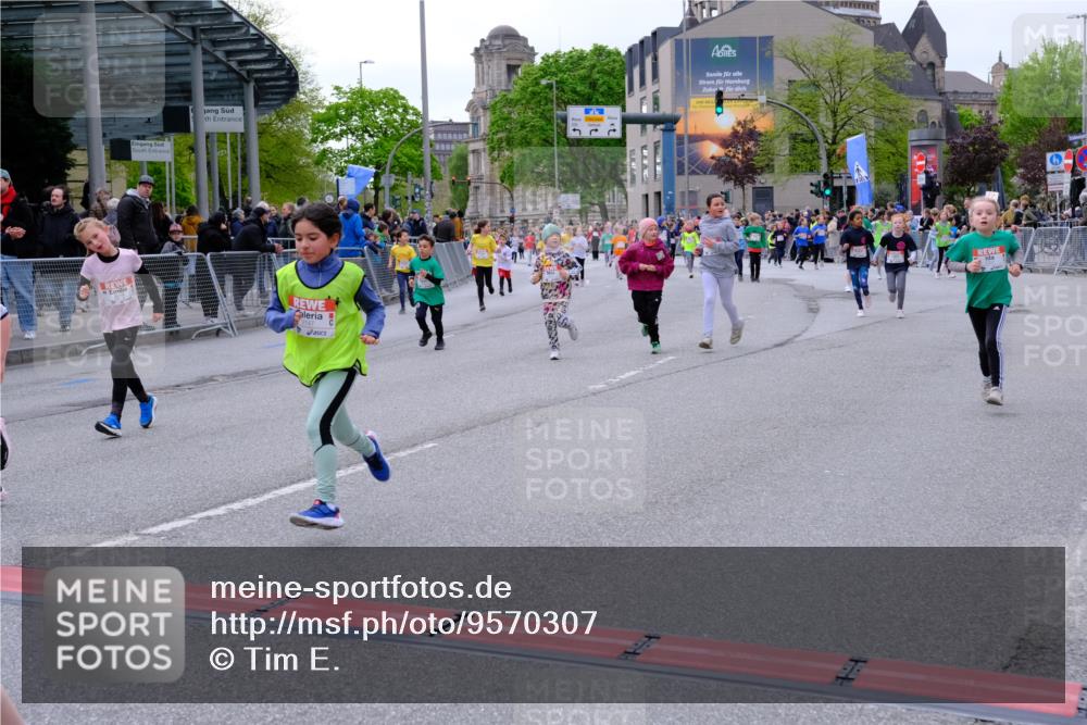 25.04.2026 - Das Zehntel Tim E. http://msf.ph/oto/9570307 25.04.2026 09:01:33 Ziel 1057, 1231, 1293, 1527, 1530, 1807, 1950, 1958, 2348, 2375, 2407, 2735, 2784, 2795, 3061, 3072, 3137, 3147, 3454, 3640, 3770, 3787, 3819, 3820, 3868, 3872, 3876, 3896, 3954, 3983 meine-sportfotos.de