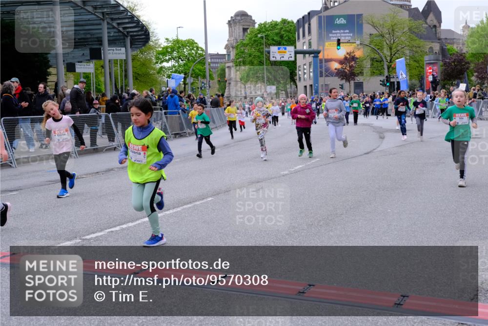 25.04.2026 - Das Zehntel Tim E. http://msf.ph/oto/9570308 25.04.2026 09:01:33 Ziel 1057, 1231, 1293, 1527, 1530, 1807, 1950, 1958, 2348, 2375, 2407, 2735, 2784, 2795, 3061, 3072, 3137, 3147, 3454, 3640, 3770, 3787, 3819, 3820, 3868, 3872, 3876, 3896, 3954, 3983 meine-sportfotos.de