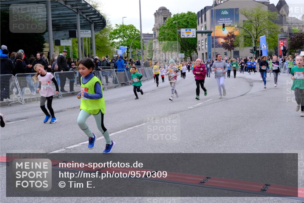 25.04.2026 - Das Zehntel Tim E. http://msf.ph/oto/9570309 25.04.2026 09:01:33 Ziel 1057, 1231, 1293, 1527, 1530, 1807, 1950, 1958, 2348, 2375, 2407, 2735, 2784, 2795, 3061, 3072, 3137, 3147, 3454, 3640, 3770, 3787, 3819, 3820, 3868, 3872, 3876, 3896, 3954, 3983 meine-sportfotos.de