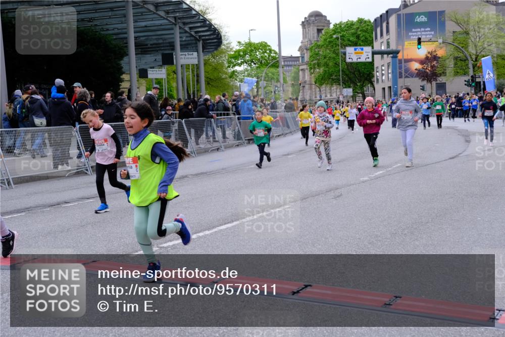 25.04.2026 - Das Zehntel Tim E. http://msf.ph/oto/9570311 25.04.2026 09:01:33 Ziel 1057, 1231, 1293, 1527, 1530, 1807, 1950, 1958, 2348, 2375, 2407, 2735, 2784, 2795, 3061, 3072, 3137, 3147, 3454, 3640, 3770, 3787, 3819, 3820, 3868, 3872, 3876, 3896, 3954, 3983 meine-sportfotos.de