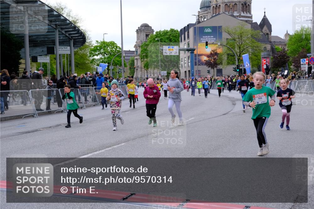 25.04.2026 - Das Zehntel Tim E. http://msf.ph/oto/9570314 25.04.2026 09:01:34 Ziel 1057, 1231, 1293, 1527, 1530, 1807, 1950, 1958, 2348, 2375, 2407, 2784, 2795, 3061, 3072, 3137, 3147, 3454, 3770, 3787, 3819, 3820, 3868, 3876, 3896, 3954, 3983 meine-sportfotos.de