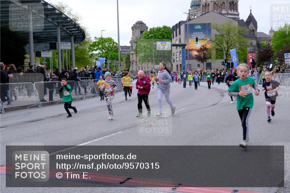 25.04.2026 - Das Zehntel Tim E. http://msf.ph/oto/9570315 25.04.2026 09:01:34 Ziel 1057, 1231, 1293, 1527, 1530, 1807, 1950, 1958, 2348, 2375, 2407, 2784, 2795, 3061, 3072, 3137, 3147, 3454, 3770, 3787, 3819, 3820, 3868, 3876, 3896, 3954, 3983 meine-sportfotos.de