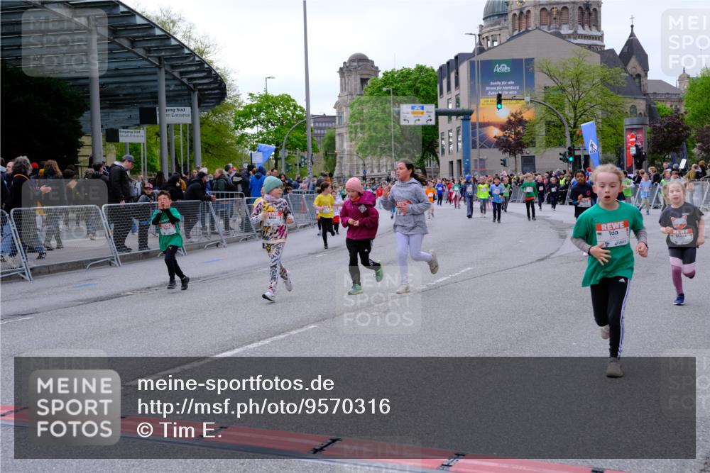 25.04.2026 - Das Zehntel Tim E. http://msf.ph/oto/9570316 25.04.2026 09:01:34 Ziel 1057, 1231, 1293, 1527, 1530, 1807, 1950, 1958, 2348, 2375, 2407, 2784, 2795, 3061, 3072, 3137, 3147, 3454, 3770, 3787, 3819, 3820, 3868, 3876, 3896, 3954, 3983 meine-sportfotos.de