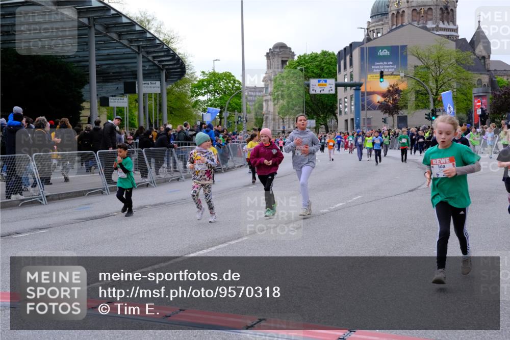 25.04.2026 - Das Zehntel Tim E. http://msf.ph/oto/9570318 25.04.2026 09:01:35 Ziel 1057, 1293, 1527, 1530, 1807, 1950, 1958, 2348, 2375, 2407, 2759, 2766, 2784, 2795, 3061, 3072, 3137, 3147, 3454, 3770, 3787, 3819, 3820, 3868, 3896, 3954, 3983 meine-sportfotos.de