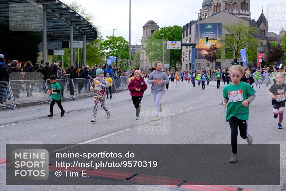 25.04.2026 - Das Zehntel Tim E. http://msf.ph/oto/9570319 25.04.2026 09:01:35 Ziel 1057, 1293, 1527, 1530, 1807, 1950, 1958, 2348, 2375, 2407, 2759, 2766, 2784, 2795, 3061, 3072, 3137, 3147, 3454, 3770, 3787, 3819, 3820, 3868, 3896, 3954, 3983 meine-sportfotos.de