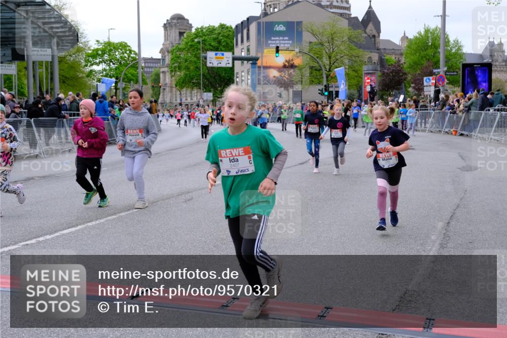 25.04.2026 - Das Zehntel Tim E. http://msf.ph/oto/9570321 25.04.2026 09:01:35 Ziel 1057, 1293, 1527, 1530, 1807, 1950, 1958, 2348, 2375, 2407, 2759, 2766, 2784, 2795, 3061, 3072, 3137, 3147, 3454, 3770, 3787, 3819, 3820, 3868, 3896, 3954, 3983 meine-sportfotos.de