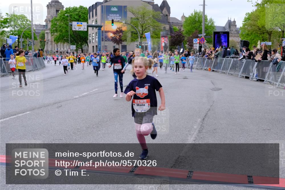25.04.2026 - Das Zehntel Tim E. http://msf.ph/oto/9570326 25.04.2026 09:01:36 Ziel 1057, 1293, 1527, 1530, 1807, 1950, 1958, 2375, 2407, 2759, 2766, 2847, 2850, 3061, 3072, 3137, 3147, 3454, 3770, 3787, 3819, 3820, 3868, 3896, 3954, 3983 meine-sportfotos.de