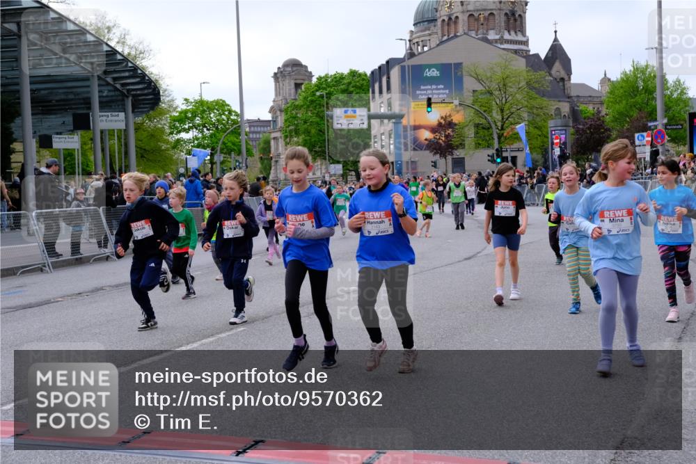 25.04.2026 - Das Zehntel Tim E. http://msf.ph/oto/9570362 25.04.2026 09:01:46 Ziel 1000, 1007, 1249, 1252, 1343, 1425, 1435, 1942, 1957, 2003, 2139, 2143, 2198, 2228, 2235, 2388, 2448, 2485, 2759, 2766, 2847, 2850, 2926, 3681, 3692, 3694, 3747, 3786, 3793, 3794 meine-sportfotos.de