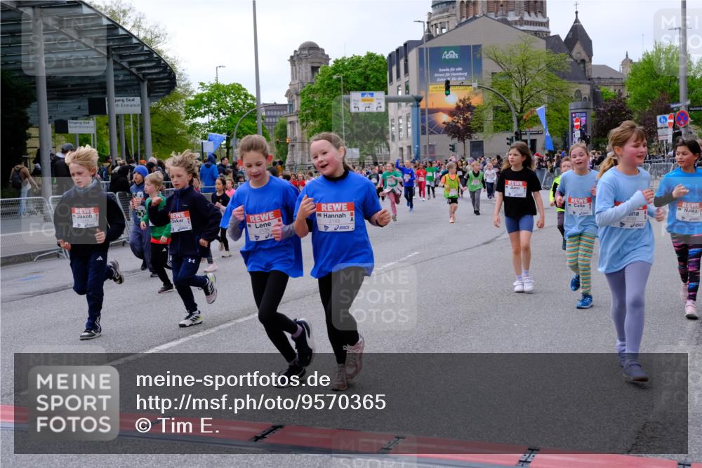 25.04.2026 - Das Zehntel Tim E. http://msf.ph/oto/9570365 25.04.2026 09:01:46 Ziel 1000, 1007, 1249, 1252, 1343, 1425, 1435, 1942, 1957, 2003, 2139, 2143, 2198, 2228, 2235, 2388, 2448, 2485, 2759, 2766, 2847, 2850, 2926, 3681, 3692, 3694, 3747, 3786, 3793, 3794 meine-sportfotos.de