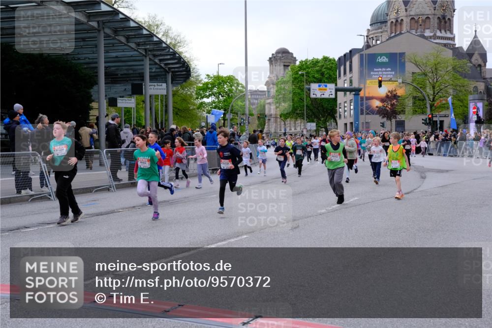 25.04.2026 - Das Zehntel Tim E. http://msf.ph/oto/9570372 25.04.2026 09:01:51 Ziel 1000, 1007, 1232, 1249, 1252, 1337, 1425, 1435, 1813, 1942, 1957, 2003, 2139, 2143, 2198, 2228, 2235, 2448, 2457, 2485, 2518, 2595, 2600, 2834, 2926, 3310, 3681, 3692, 3694, 3747, 3774, 3786, 3793, 3794, 3941, 3981, 3982 meine-sportfotos.de