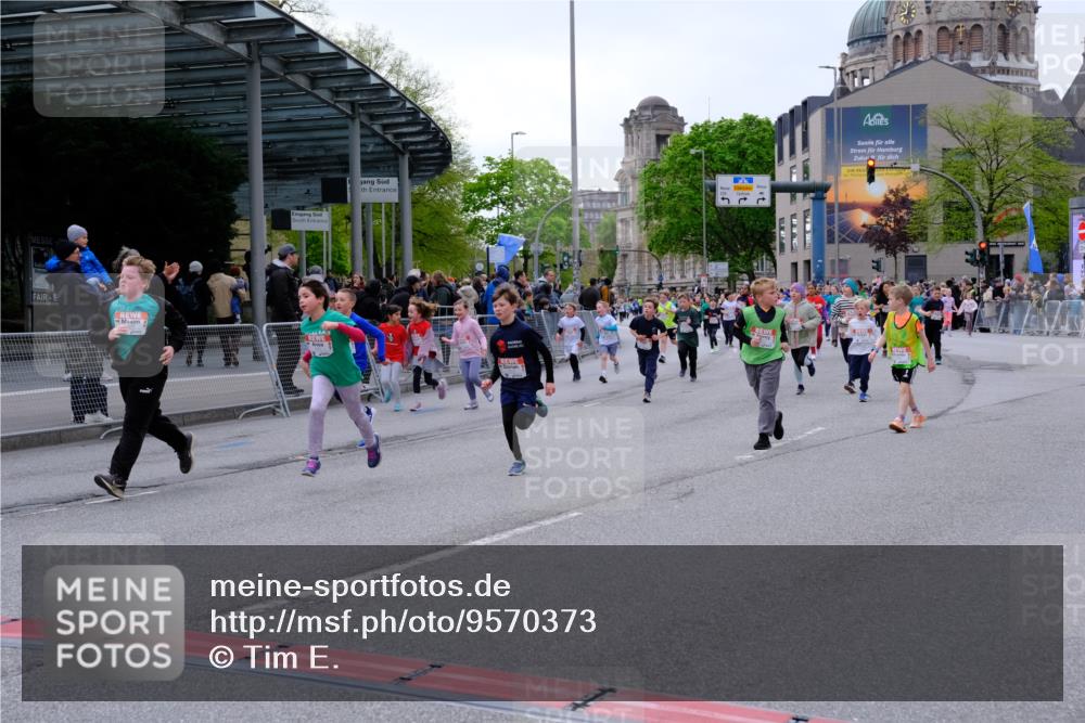 25.04.2026 - Das Zehntel Tim E. http://msf.ph/oto/9570373 25.04.2026 09:01:51 Ziel 1000, 1007, 1232, 1249, 1252, 1337, 1425, 1435, 1813, 1942, 1957, 2003, 2139, 2143, 2198, 2228, 2235, 2448, 2457, 2485, 2518, 2595, 2600, 2834, 2926, 3310, 3681, 3692, 3694, 3747, 3774, 3786, 3793, 3794, 3941, 3981, 3982 meine-sportfotos.de
