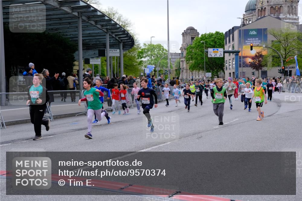 25.04.2026 - Das Zehntel Tim E. http://msf.ph/oto/9570374 25.04.2026 09:01:51 Ziel 1000, 1007, 1232, 1249, 1252, 1337, 1425, 1435, 1813, 1942, 1957, 2003, 2139, 2143, 2198, 2228, 2235, 2448, 2457, 2485, 2518, 2595, 2600, 2834, 2926, 3310, 3681, 3692, 3694, 3747, 3774, 3786, 3793, 3794, 3941, 3981, 3982 meine-sportfotos.de