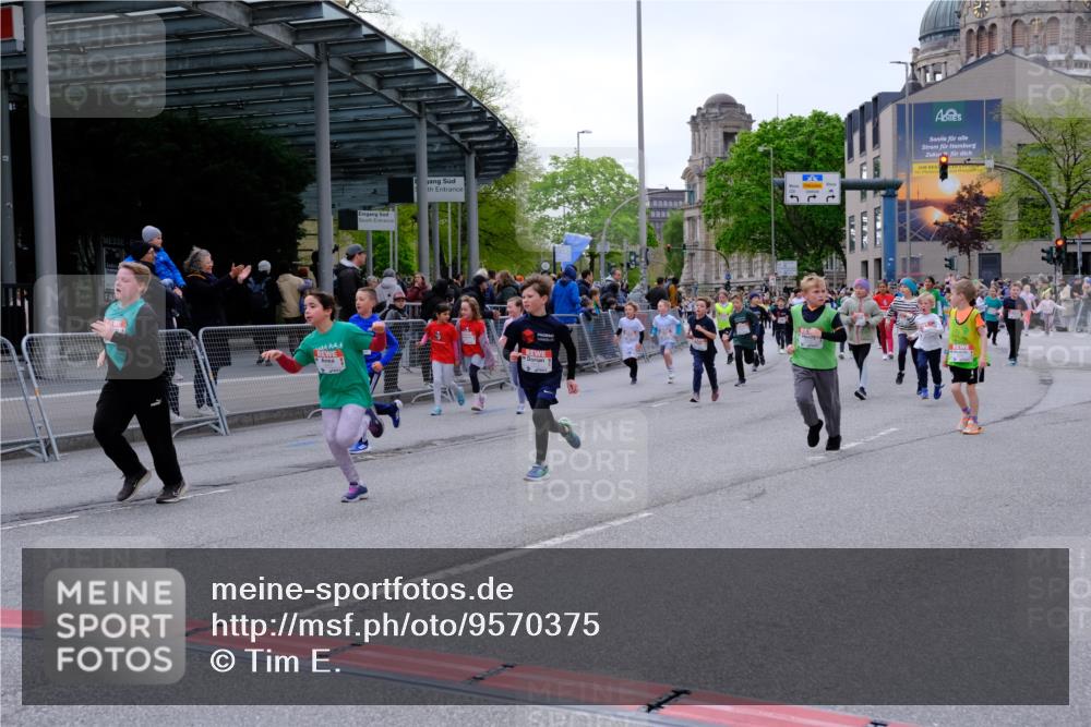 25.04.2026 - Das Zehntel Tim E. http://msf.ph/oto/9570375 25.04.2026 09:01:51 Ziel 1000, 1007, 1232, 1249, 1252, 1337, 1425, 1435, 1813, 1942, 1957, 2003, 2139, 2143, 2198, 2228, 2235, 2448, 2457, 2485, 2518, 2595, 2600, 2834, 2926, 3310, 3681, 3692, 3694, 3747, 3774, 3786, 3793, 3794, 3941, 3981, 3982 meine-sportfotos.de