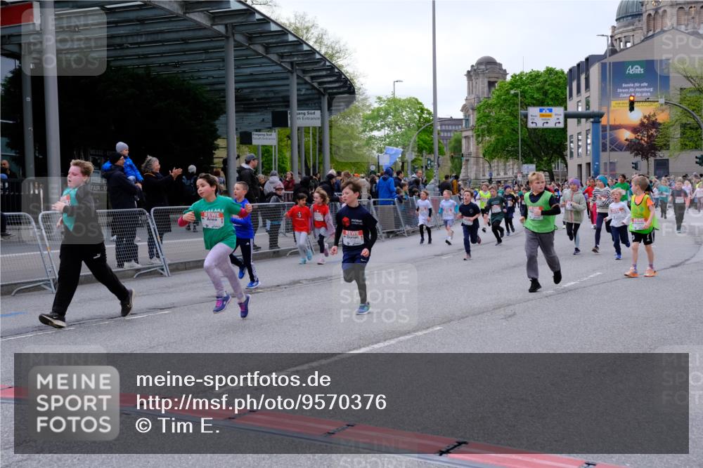 25.04.2026 - Das Zehntel Tim E. http://msf.ph/oto/9570376 25.04.2026 09:01:51 Ziel 1000, 1007, 1232, 1249, 1252, 1337, 1425, 1435, 1813, 1942, 1957, 2003, 2139, 2143, 2198, 2228, 2235, 2448, 2457, 2485, 2518, 2595, 2600, 2834, 2926, 3310, 3681, 3692, 3694, 3747, 3774, 3786, 3793, 3794, 3941, 3981, 3982 meine-sportfotos.de