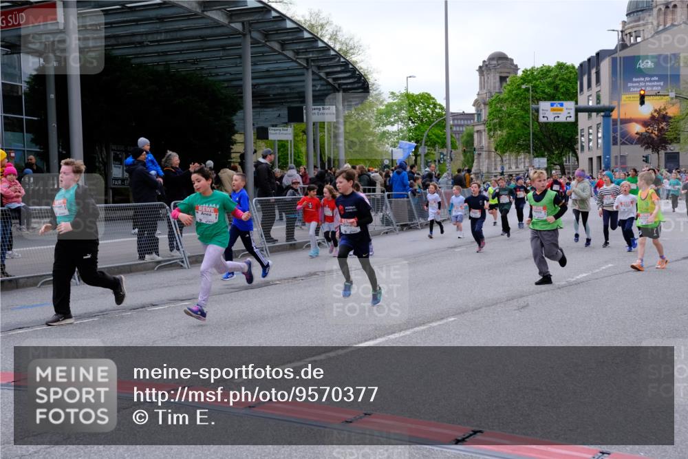 25.04.2026 - Das Zehntel Tim E. http://msf.ph/oto/9570377 25.04.2026 09:01:51 Ziel 1000, 1007, 1232, 1249, 1252, 1337, 1425, 1435, 1813, 1942, 1957, 2003, 2139, 2143, 2198, 2228, 2235, 2448, 2457, 2485, 2518, 2595, 2600, 2834, 2926, 3310, 3681, 3692, 3694, 3747, 3774, 3786, 3793, 3794, 3941, 3981, 3982 meine-sportfotos.de