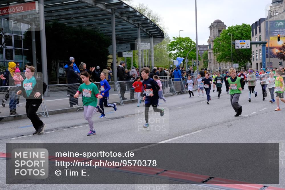 25.04.2026 - Das Zehntel Tim E. http://msf.ph/oto/9570378 25.04.2026 09:01:51 Ziel 1000, 1007, 1232, 1249, 1252, 1337, 1425, 1435, 1813, 1942, 1957, 2003, 2139, 2143, 2198, 2228, 2235, 2448, 2457, 2485, 2518, 2595, 2600, 2834, 2926, 3310, 3681, 3692, 3694, 3747, 3774, 3786, 3793, 3794, 3941, 3981, 3982 meine-sportfotos.de
