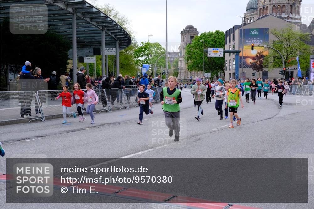 25.04.2026 - Das Zehntel Tim E. http://msf.ph/oto/9570380 25.04.2026 09:01:52 Ziel 1000, 1007, 1232, 1249, 1252, 1337, 1813, 1942, 1957, 2003, 2139, 2143, 2198, 2228, 2235, 2448, 2457, 2485, 2518, 2595, 2600, 2834, 2926, 3286, 3310, 3434, 3435, 3692, 3694, 3747, 3774, 3786, 3793, 3794, 3941, 3981, 3982 meine-sportfotos.de