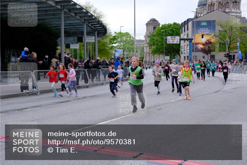 25.04.2026 - Das Zehntel Tim E. http://msf.ph/oto/9570381 25.04.2026 09:01:52 Ziel 1000, 1007, 1232, 1249, 1252, 1337, 1813, 1942, 1957, 2003, 2139, 2143, 2198, 2228, 2235, 2448, 2457, 2485, 2518, 2595, 2600, 2834, 2926, 3286, 3310, 3434, 3435, 3692, 3694, 3747, 3774, 3786, 3793, 3794, 3941, 3981, 3982 meine-sportfotos.de