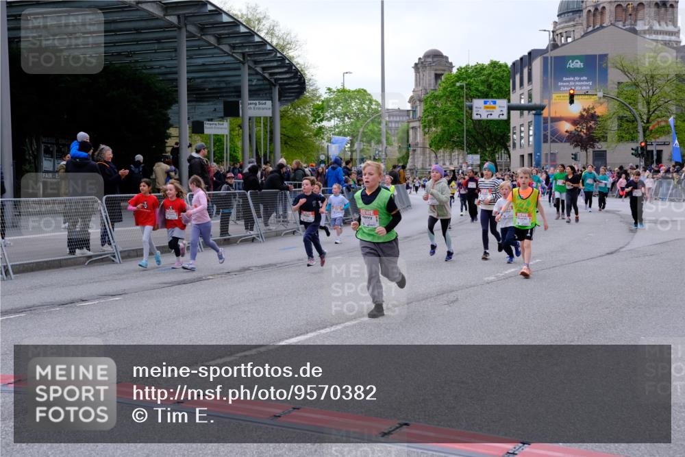 25.04.2026 - Das Zehntel Tim E. http://msf.ph/oto/9570382 25.04.2026 09:01:52 Ziel 1000, 1007, 1232, 1249, 1252, 1337, 1813, 1942, 1957, 2003, 2139, 2143, 2198, 2228, 2235, 2448, 2457, 2485, 2518, 2595, 2600, 2834, 2926, 3286, 3310, 3434, 3435, 3692, 3694, 3747, 3774, 3786, 3793, 3794, 3941, 3981, 3982 meine-sportfotos.de
