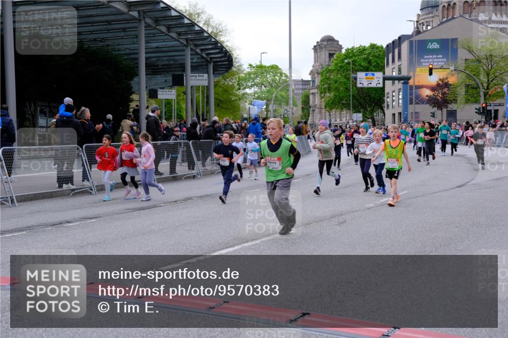 25.04.2026 - Das Zehntel Tim E. http://msf.ph/oto/9570383 25.04.2026 09:01:53 Ziel 1000, 1007, 1232, 1249, 1252, 1337, 1813, 2003, 2139, 2143, 2198, 2228, 2235, 2448, 2457, 2485, 2518, 2595, 2600, 2834, 2926, 3017, 3153, 3286, 3310, 3434, 3435, 3692, 3694, 3747, 3774, 3786, 3793, 3794, 3941, 3981, 3982 meine-sportfotos.de