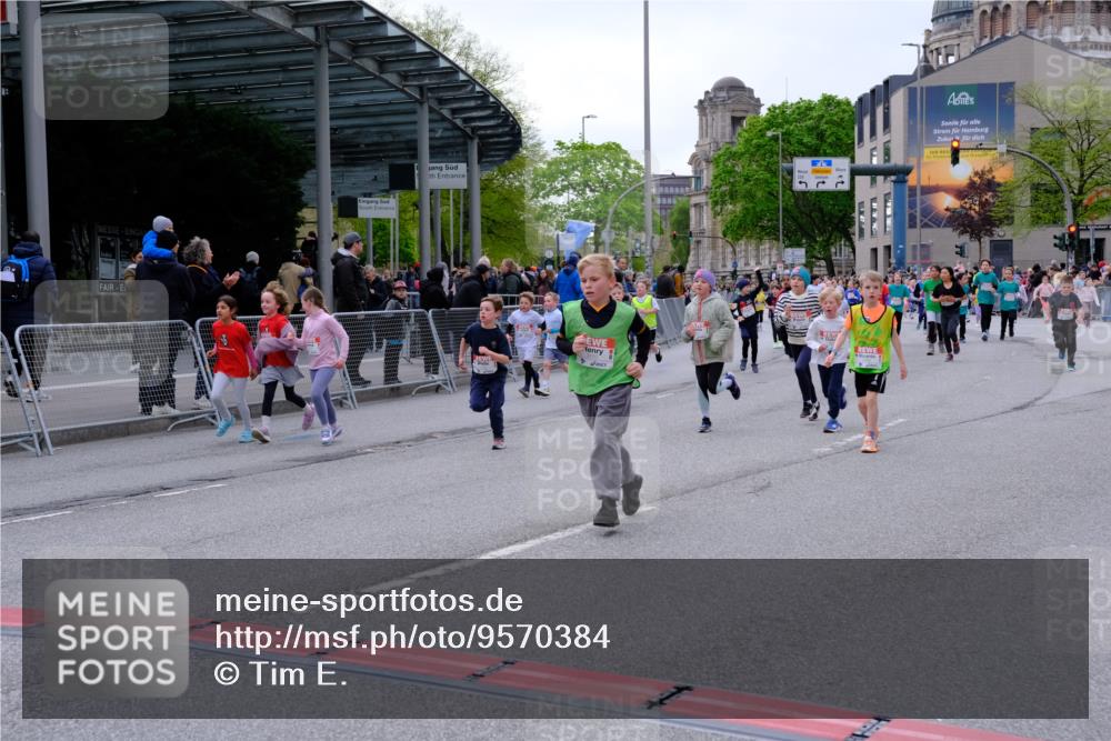 25.04.2026 - Das Zehntel Tim E. http://msf.ph/oto/9570384 25.04.2026 09:01:53 Ziel 1000, 1007, 1232, 1249, 1252, 1337, 1813, 2003, 2139, 2143, 2198, 2228, 2235, 2448, 2457, 2485, 2518, 2595, 2600, 2834, 2926, 3017, 3153, 3286, 3310, 3434, 3435, 3692, 3694, 3747, 3774, 3786, 3793, 3794, 3941, 3981, 3982 meine-sportfotos.de