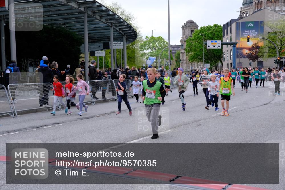 25.04.2026 - Das Zehntel Tim E. http://msf.ph/oto/9570385 25.04.2026 09:01:53 Ziel 1000, 1007, 1232, 1249, 1252, 1337, 1813, 2003, 2139, 2143, 2198, 2228, 2235, 2448, 2457, 2485, 2518, 2595, 2600, 2834, 2926, 3017, 3153, 3286, 3310, 3434, 3435, 3692, 3694, 3747, 3774, 3786, 3793, 3794, 3941, 3981, 3982 meine-sportfotos.de