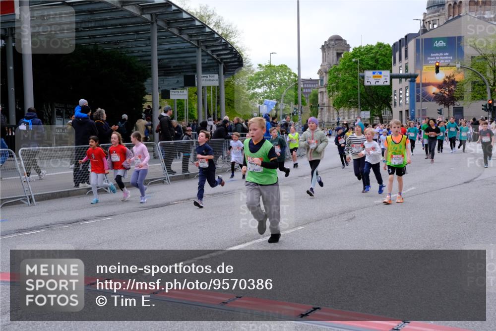 25.04.2026 - Das Zehntel Tim E. http://msf.ph/oto/9570386 25.04.2026 09:01:53 Ziel 1000, 1007, 1232, 1249, 1252, 1337, 1813, 2003, 2139, 2143, 2198, 2228, 2235, 2448, 2457, 2485, 2518, 2595, 2600, 2834, 2926, 3017, 3153, 3286, 3310, 3434, 3435, 3692, 3694, 3747, 3774, 3786, 3793, 3794, 3941, 3981, 3982 meine-sportfotos.de