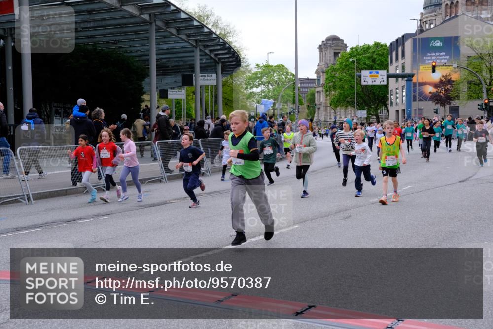 25.04.2026 - Das Zehntel Tim E. http://msf.ph/oto/9570387 25.04.2026 09:01:53 Ziel 1000, 1007, 1232, 1249, 1252, 1337, 1813, 2003, 2139, 2143, 2198, 2228, 2235, 2448, 2457, 2485, 2518, 2595, 2600, 2834, 2926, 3017, 3153, 3286, 3310, 3434, 3435, 3692, 3694, 3747, 3774, 3786, 3793, 3794, 3941, 3981, 3982 meine-sportfotos.de