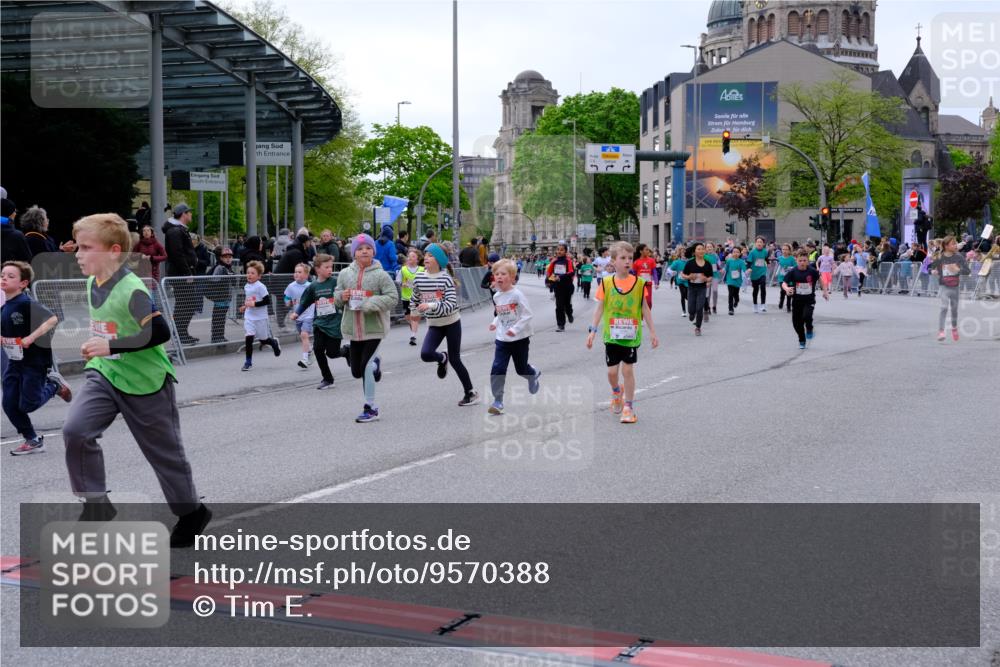 25.04.2026 - Das Zehntel Tim E. http://msf.ph/oto/9570388 25.04.2026 09:01:54 Ziel 1007, 1232, 1252, 1337, 1478, 1716, 1805, 1813, 2003, 2198, 2228, 2235, 2448, 2457, 2485, 2518, 2595, 2600, 2834, 2926, 2949, 3017, 3153, 3286, 3310, 3434, 3435, 3692, 3694, 3747, 3774, 3786, 3794, 3941, 3981, 3982 meine-sportfotos.de