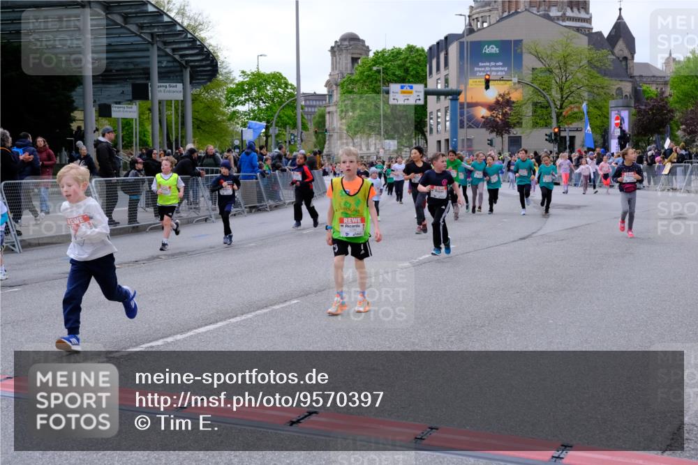 25.04.2026 - Das Zehntel Tim E. http://msf.ph/oto/9570397 25.04.2026 09:01:55 Ziel 1007, 1232, 1337, 1478, 1716, 1805, 1813, 2003, 2198, 2228, 2235, 2448, 2457, 2485, 2518, 2595, 2600, 2834, 2926, 2949, 3017, 3153, 3286, 3310, 3434, 3435, 3643, 3645, 3647, 3649, 3650, 3692, 3694, 3747, 3774, 3794, 3909, 3941, 3981, 3982 meine-sportfotos.de