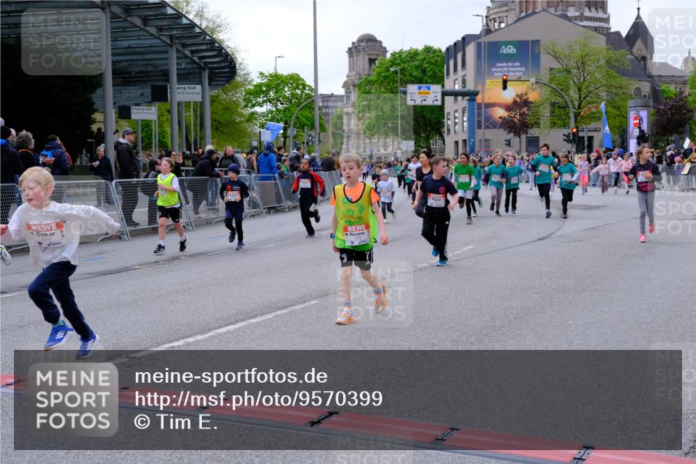 25.04.2026 - Das Zehntel Tim E. http://msf.ph/oto/9570399 25.04.2026 09:01:56 Ziel 1007, 1232, 1337, 1478, 1716, 1805, 1813, 2003, 2198, 2228, 2235, 2448, 2457, 2485, 2518, 2595, 2600, 2665, 2834, 2926, 2949, 3017, 3153, 3286, 3310, 3434, 3435, 3643, 3645, 3647, 3649, 3650, 3774, 3909, 3941, 3981, 3982 meine-sportfotos.de