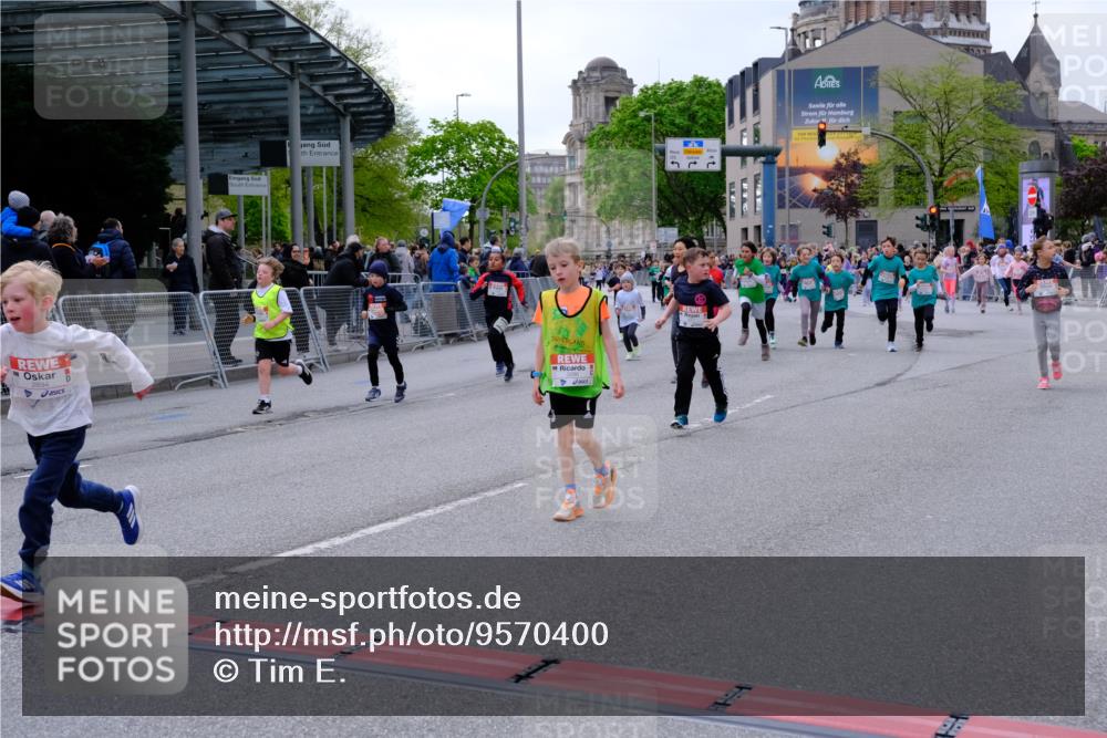 25.04.2026 - Das Zehntel Tim E. http://msf.ph/oto/9570400 25.04.2026 09:01:56 Ziel 1007, 1232, 1337, 1478, 1716, 1805, 1813, 2003, 2198, 2228, 2235, 2448, 2457, 2485, 2518, 2595, 2600, 2665, 2834, 2926, 2949, 3017, 3153, 3286, 3310, 3434, 3435, 3643, 3645, 3647, 3649, 3650, 3774, 3909, 3941, 3981, 3982 meine-sportfotos.de