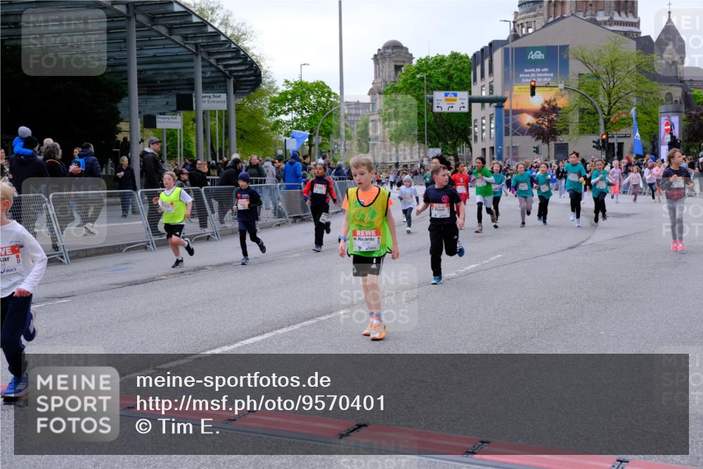 25.04.2026 - Das Zehntel Tim E. http://msf.ph/oto/9570401 25.04.2026 09:01:56 Ziel 1007, 1232, 1337, 1478, 1716, 1805, 1813, 2003, 2198, 2228, 2235, 2448, 2457, 2485, 2518, 2595, 2600, 2665, 2834, 2926, 2949, 3017, 3153, 3286, 3310, 3434, 3435, 3643, 3645, 3647, 3649, 3650, 3774, 3909, 3941, 3981, 3982 meine-sportfotos.de