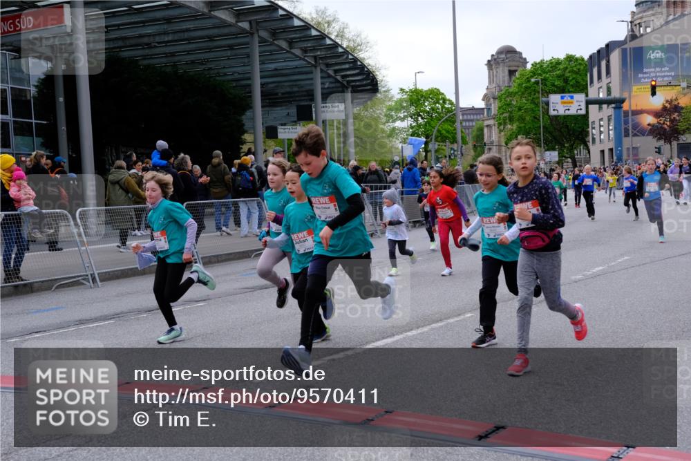 25.04.2026 - Das Zehntel Tim E. http://msf.ph/oto/9570411 25.04.2026 09:01:59 Ziel 1232, 1337, 1478, 1716, 1805, 1813, 1827, 1945, 2127, 2135, 2457, 2518, 2595, 2600, 2665, 2736, 2834, 2949, 3017, 3153, 3286, 3310, 3399, 3434, 3435, 3633, 3638, 3639, 3643, 3645, 3647, 3649, 3650, 3774, 3909, 3941, 3981, 3982 meine-sportfotos.de