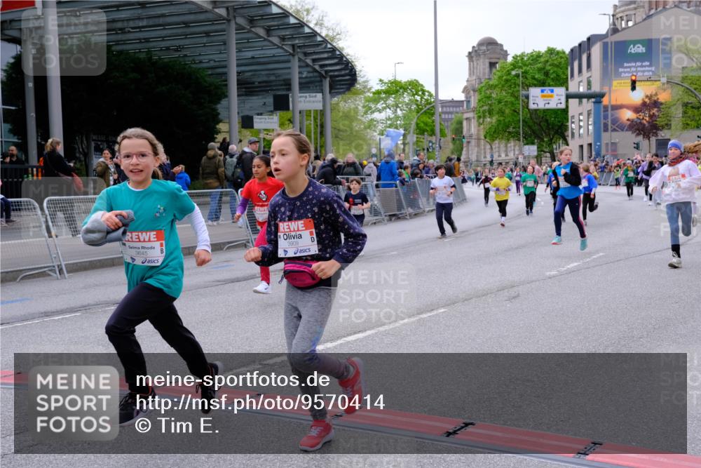 25.04.2026 - Das Zehntel Tim E. http://msf.ph/oto/9570414 25.04.2026 09:02:00 Ziel 1002, 1009, 1232, 1337, 1478, 1716, 1805, 1827, 1945, 2127, 2135, 2595, 2600, 2665, 2736, 2834, 2949, 3017, 3153, 3286, 3310, 3396, 3399, 3434, 3435, 3633, 3638, 3639, 3643, 3645, 3647, 3649, 3650, 3774, 3909, 3941, 3981, 3982 meine-sportfotos.de
