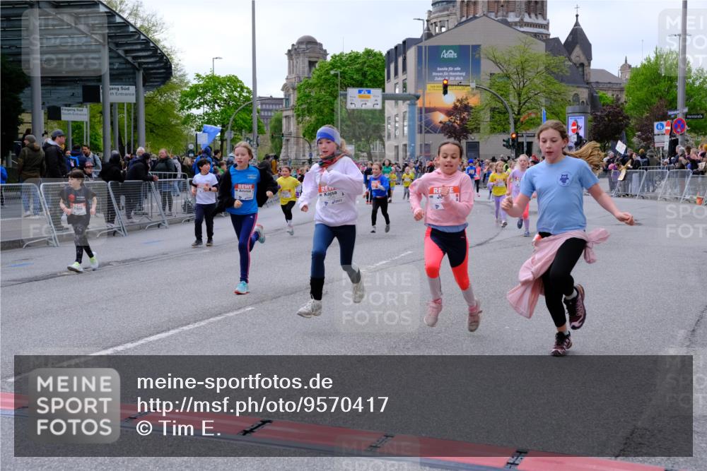 25.04.2026 - Das Zehntel Tim E. http://msf.ph/oto/9570417 25.04.2026 09:02:01 Ziel 1002, 1009, 1232, 1337, 1478, 1716, 1805, 1827, 1945, 2127, 2135, 2595, 2600, 2665, 2701, 2736, 2834, 2949, 3017, 3153, 3286, 3310, 3396, 3399, 3434, 3435, 3550, 3633, 3638, 3639, 3643, 3645, 3647, 3649, 3650, 3774, 3909, 3981, 3982 meine-sportfotos.de