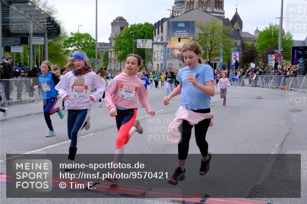 25.04.2026 - Das Zehntel Tim E. http://msf.ph/oto/9570421 25.04.2026 09:02:02 Ziel 1002, 1009, 1337, 1478, 1716, 1805, 1827, 1945, 2127, 2135, 2595, 2600, 2665, 2701, 2736, 2834, 2949, 3017, 3153, 3286, 3396, 3399, 3434, 3435, 3550, 3633, 3638, 3639, 3643, 3645, 3647, 3649, 3650, 3774, 3909, 3981, 3982 meine-sportfotos.de