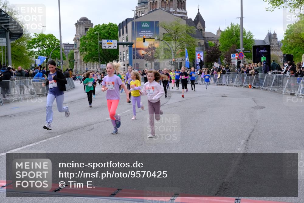25.04.2026 - Das Zehntel Tim E. http://msf.ph/oto/9570425 25.04.2026 09:02:04 Ziel 1002, 1009, 1478, 1716, 1805, 1827, 1945, 2127, 2135, 2220, 2227, 2402, 2504, 2665, 2701, 2736, 2949, 3017, 3127, 3153, 3286, 3396, 3399, 3425, 3434, 3435, 3550, 3633, 3638, 3639, 3643, 3645, 3647, 3649, 3650, 3871, 3909 meine-sportfotos.de