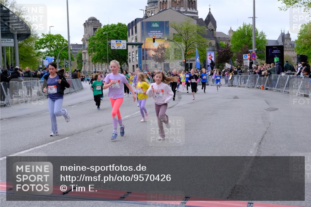 25.04.2026 - Das Zehntel Tim E. http://msf.ph/oto/9570426 25.04.2026 09:02:04 Ziel 1002, 1009, 1478, 1716, 1805, 1827, 1945, 2127, 2135, 2220, 2227, 2402, 2504, 2665, 2701, 2736, 2949, 3017, 3127, 3153, 3286, 3396, 3399, 3425, 3434, 3435, 3550, 3633, 3638, 3639, 3643, 3645, 3647, 3649, 3650, 3871, 3909 meine-sportfotos.de
