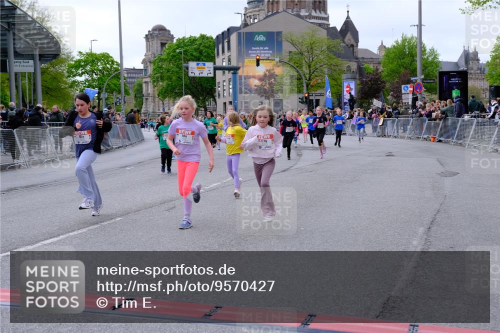 25.04.2026 - Das Zehntel Tim E. http://msf.ph/oto/9570427 25.04.2026 09:02:04 Ziel 1002, 1009, 1478, 1716, 1805, 1827, 1945, 2127, 2135, 2220, 2227, 2402, 2504, 2665, 2701, 2736, 2949, 3017, 3127, 3153, 3286, 3396, 3399, 3425, 3434, 3435, 3550, 3633, 3638, 3639, 3643, 3645, 3647, 3649, 3650, 3871, 3909 meine-sportfotos.de