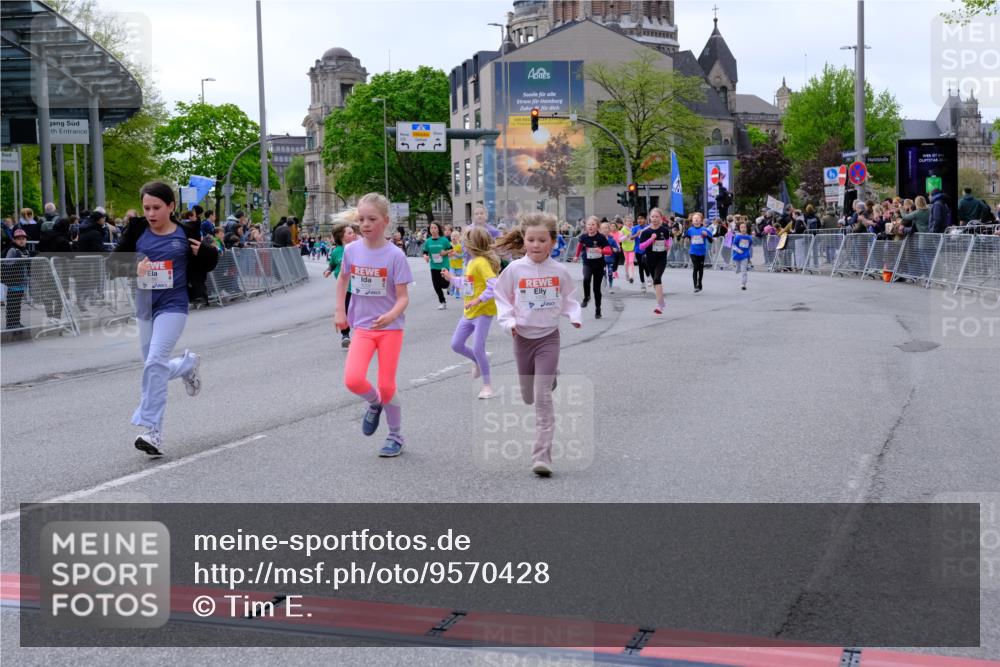 25.04.2026 - Das Zehntel Tim E. http://msf.ph/oto/9570428 25.04.2026 09:02:04 Ziel 1002, 1009, 1478, 1716, 1805, 1827, 1945, 2127, 2135, 2220, 2227, 2402, 2504, 2665, 2701, 2736, 2949, 3017, 3127, 3153, 3286, 3396, 3399, 3425, 3434, 3435, 3550, 3633, 3638, 3639, 3643, 3645, 3647, 3649, 3650, 3871, 3909 meine-sportfotos.de