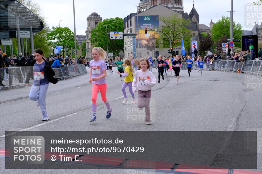 25.04.2026 - Das Zehntel Tim E. http://msf.ph/oto/9570429 25.04.2026 09:02:04 Ziel 1002, 1009, 1478, 1716, 1805, 1827, 1945, 2127, 2135, 2220, 2227, 2402, 2504, 2665, 2701, 2736, 2949, 3017, 3127, 3153, 3286, 3396, 3399, 3425, 3434, 3435, 3550, 3633, 3638, 3639, 3643, 3645, 3647, 3649, 3650, 3871, 3909 meine-sportfotos.de
