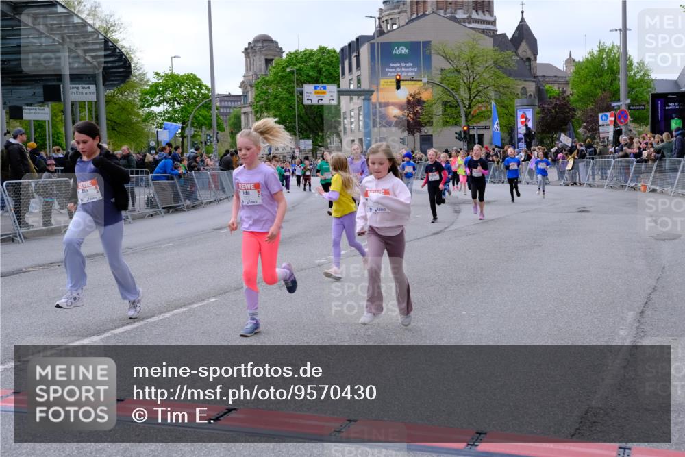 25.04.2026 - Das Zehntel Tim E. http://msf.ph/oto/9570430 25.04.2026 09:02:04 Ziel 1002, 1009, 1478, 1716, 1805, 1827, 1945, 2127, 2135, 2220, 2227, 2402, 2504, 2665, 2701, 2736, 2949, 3017, 3127, 3153, 3286, 3396, 3399, 3425, 3434, 3435, 3550, 3633, 3638, 3639, 3643, 3645, 3647, 3649, 3650, 3871, 3909 meine-sportfotos.de