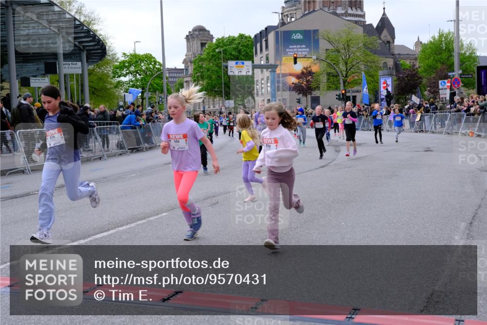 25.04.2026 - Das Zehntel Tim E. http://msf.ph/oto/9570431 25.04.2026 09:02:04 Ziel 1002, 1009, 1478, 1716, 1805, 1827, 1945, 2127, 2135, 2220, 2227, 2402, 2504, 2665, 2701, 2736, 2949, 3017, 3127, 3153, 3286, 3396, 3399, 3425, 3434, 3435, 3550, 3633, 3638, 3639, 3643, 3645, 3647, 3649, 3650, 3871, 3909 meine-sportfotos.de