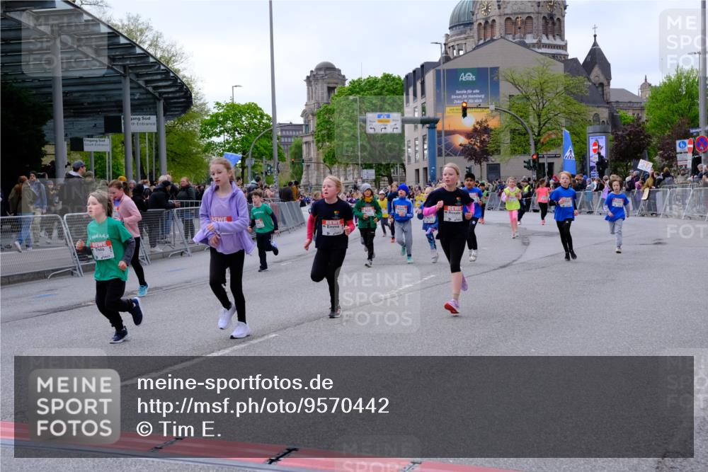 25.04.2026 - Das Zehntel Tim E. http://msf.ph/oto/9570442 25.04.2026 09:02:07 Ziel 1002, 1009, 1603, 1620, 1827, 1945, 2116, 2121, 2123, 2127, 2135, 2220, 2227, 2340, 2402, 2504, 2516, 2665, 2701, 2702, 2704, 2736, 3127, 3396, 3399, 3425, 3550, 3633, 3638, 3639, 3643, 3645, 3647, 3649, 3650, 3871, 3909, 4021 meine-sportfotos.de
