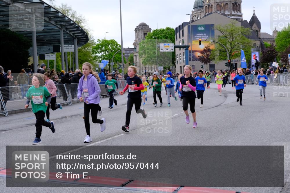 25.04.2026 - Das Zehntel Tim E. http://msf.ph/oto/9570444 25.04.2026 09:02:07 Ziel 1002, 1009, 1603, 1620, 1827, 1945, 2116, 2121, 2123, 2127, 2135, 2220, 2227, 2340, 2402, 2504, 2516, 2665, 2701, 2702, 2704, 2736, 3127, 3396, 3399, 3425, 3550, 3633, 3638, 3639, 3643, 3645, 3647, 3649, 3650, 3871, 3909, 4021 meine-sportfotos.de