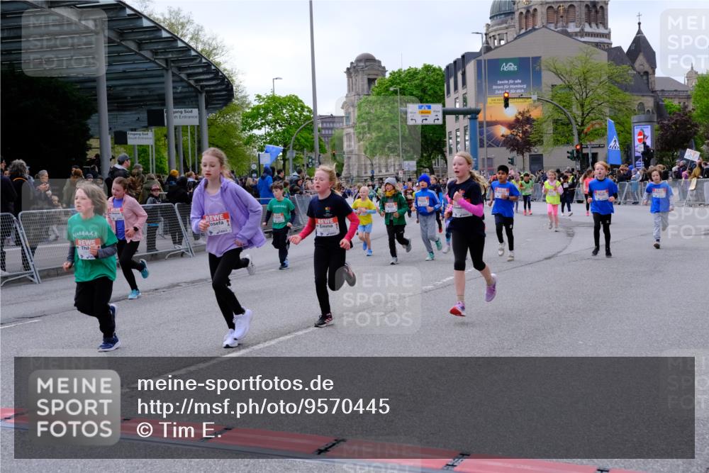 25.04.2026 - Das Zehntel Tim E. http://msf.ph/oto/9570445 25.04.2026 09:02:07 Ziel 1002, 1009, 1603, 1620, 1827, 1945, 2116, 2121, 2123, 2127, 2135, 2220, 2227, 2340, 2402, 2504, 2516, 2665, 2701, 2702, 2704, 2736, 3127, 3396, 3399, 3425, 3550, 3633, 3638, 3639, 3643, 3645, 3647, 3649, 3650, 3871, 3909, 4021 meine-sportfotos.de
